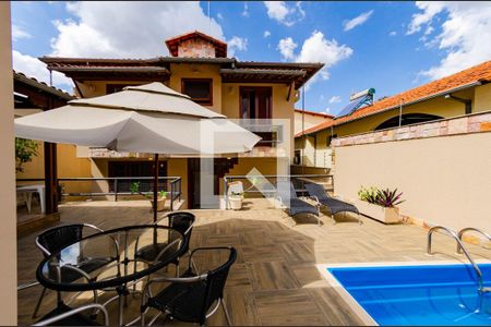 Casa à venda com 390m², 5 quartos e 4 vagasÁrea externa