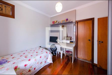 Casa à venda com 390m², 5 quartos e 4 vagasSemi-suíte 1