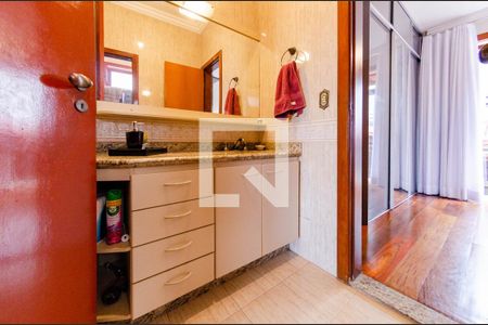 Casa à venda com 390m², 5 quartos e 4 vagasBanheiro semi-suíte