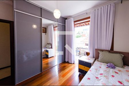 Casa à venda com 390m², 5 quartos e 4 vagasSemi-suíte 1