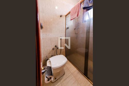 Casa à venda com 390m², 5 quartos e 4 vagasBanheiro semi-suíte