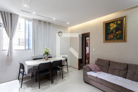 Sala de apartamento à venda com 3 quartos, 70m² em Heliópolis, Belo Horizonte