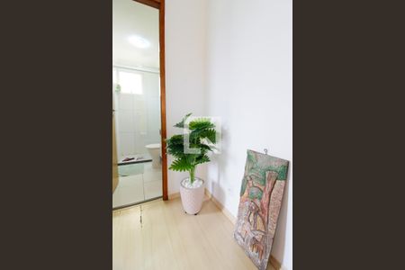 Corredor de apartamento para alugar com 2 quartos, 70m² em Jardim Ísis, Cotia