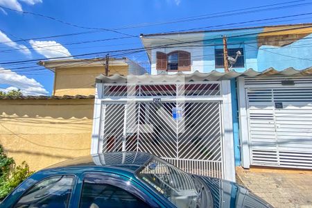 Casa à venda com 94m², 2 quartos e 1 vaga Casa à venda com 94m², 2 quartos e 1 vagaFachada