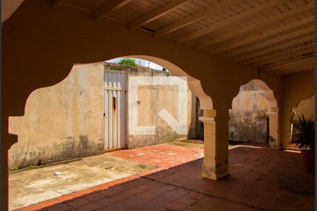 Casa à venda com 561m², 5 quartos e 5 vagasÁREA EXTERNA - FRENTE