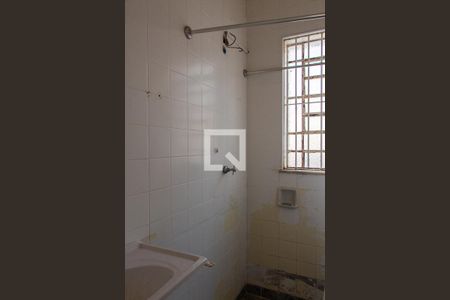 Casa à venda com 561m², 5 quartos e 5 vagasBANHEIRO SOCIAL PISO INFERIOR