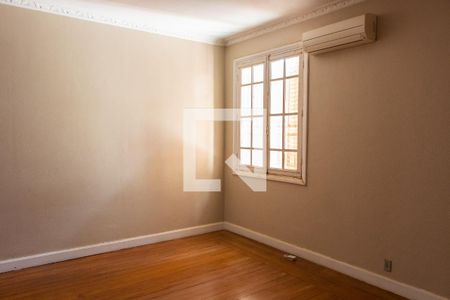 Casa à venda com 561m², 5 quartos e 5 vagasQUARTO 2