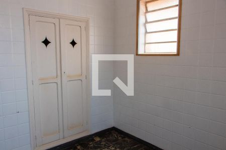 Casa à venda com 561m², 5 quartos e 5 vagasBANHEIRO DA SUITE