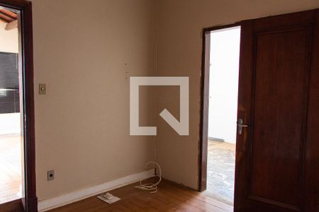 Casa à venda com 561m², 5 quartos e 5 vagasSUITE