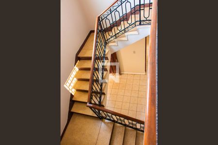 Casa à venda com 561m², 5 quartos e 5 vagasESCADAS ACESSOS