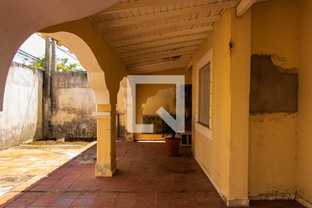 Casa à venda com 561m², 5 quartos e 5 vagasÁREA EXTERNA - FRENTE