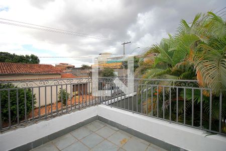 Varanda entrada de casa à venda com 4 quartos, 180m² em Paraíso, Belo Horizonte
