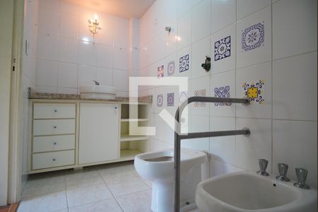 Banheiro da Suíte de apartamento para alugar com 3 quartos, 106m² em Auxiliadora, Porto Alegre
