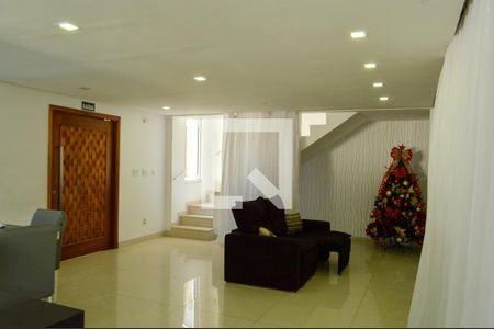 Sala de casa de condomínio para alugar com 4 quartos, 600m² em Taquara, Rio de Janeiro