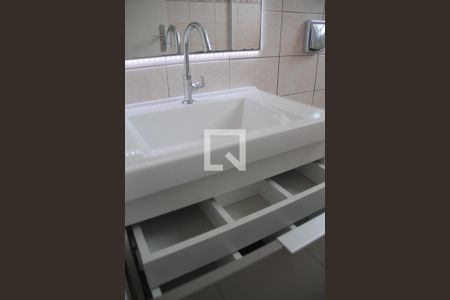 Apartamento para alugar com 80m², 2 quartos e 1 vagaDetalhe do banheiro