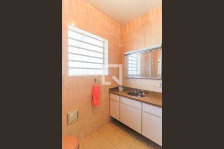 Casa para alugar com 110m², 3 quartos e 2 vagasBanheiro