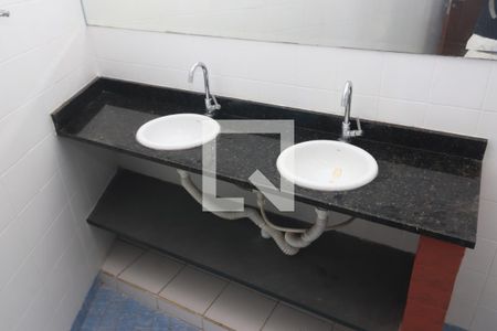Apartamento para alugar com 90m², 2 quartos e sem vagaBanheiro