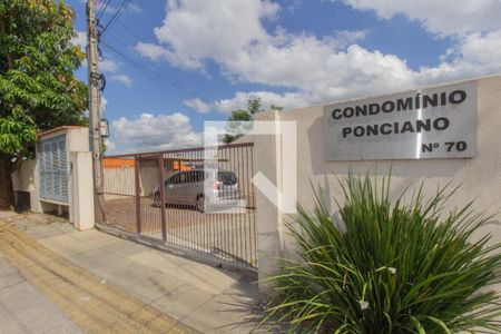 Casa à venda com 55m², 2 quartos e 2 vagasFachada