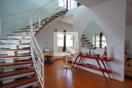 Sala escada para dormitórios  de casa para alugar com 5 quartos, 750m² em Ribeirão da Ilha, Florianópolis