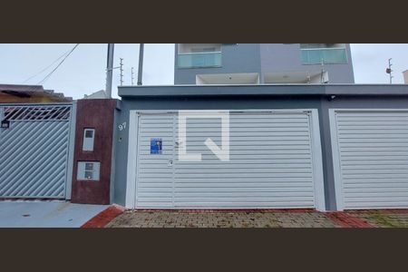 Casa à venda com 250m², 4 quartos e 4 vagas Casa à venda com 250m², 4 quartos e 4 vagasFachada