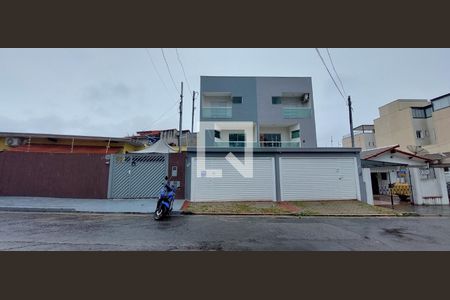 Casa à venda com 250m², 4 quartos e 4 vagas Casa à venda com 250m², 4 quartos e 4 vagasFachada