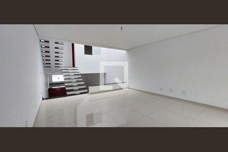 Sala de casa à venda com 4 quartos, 250m² em Vila Pinheirinho, Santo André