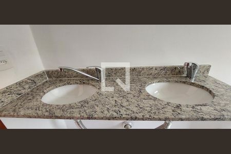 Casa à venda com 250m², 4 quartos e 4 vagas Casa à venda com 250m², 4 quartos e 4 vagasBanheiro Quarto 3 suíte