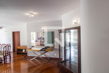 Sala de casa de condomínio para alugar com 5 quartos, 308m² em Alphaville, Santana de Parnaíba