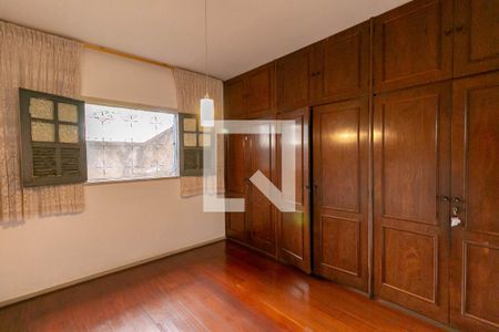 Quarto 1 de casa para alugar com 3 quartos, 360m² em Carlos Prates, Belo Horizonte