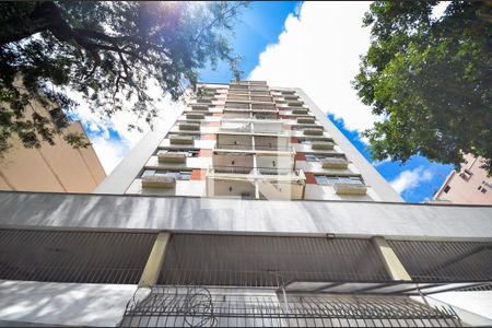 Apartamento à venda com 75m², 2 quartos e 1 vaga Apartamento à venda com 75m², 2 quartos e 1 vagaFachada