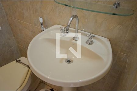 Apartamento à venda com 75m², 2 quartos e 1 vaga Apartamento à venda com 75m², 2 quartos e 1 vagaBanheiro Social