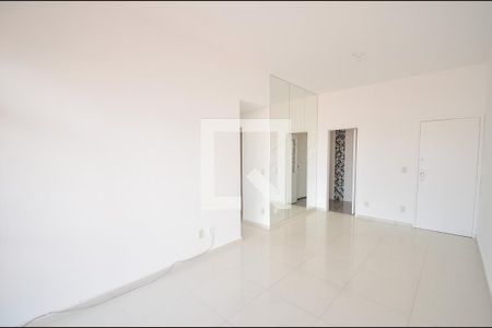 Apartamento à venda com 75m², 2 quartos e 1 vaga Apartamento à venda com 75m², 2 quartos e 1 vagaSala