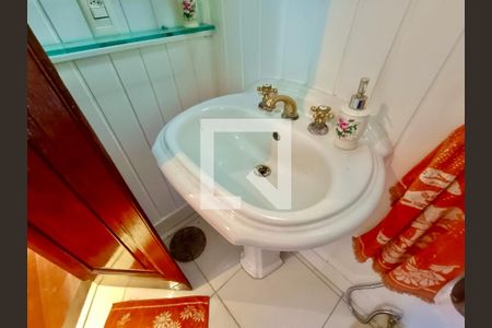 Casa à venda com 1217m², 4 quartos e 4 vagas Casa à venda com 1217m², 4 quartos e 4 vagasBanheiro 3