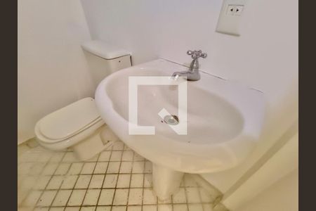 Casa à venda com 1217m², 4 quartos e 4 vagas Casa à venda com 1217m², 4 quartos e 4 vagasBanheiro 1