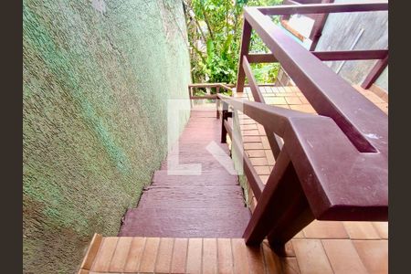 Casa à venda com 1217m², 4 quartos e 4 vagas Casa à venda com 1217m², 4 quartos e 4 vagasEscada