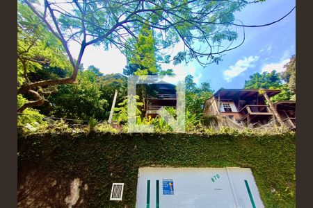 Casa à venda com 1217m², 4 quartos e 4 vagas Casa à venda com 1217m², 4 quartos e 4 vagasFachada