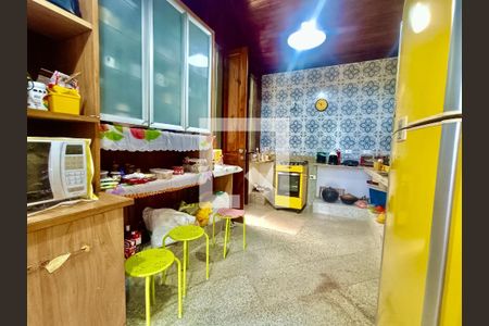 Casa à venda com 1217m², 4 quartos e 4 vagas Casa à venda com 1217m², 4 quartos e 4 vagasCozinha