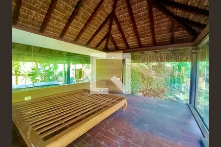 Casa à venda com 1217m², 4 quartos e 4 vagas Casa à venda com 1217m², 4 quartos e 4 vagasQuarto 4