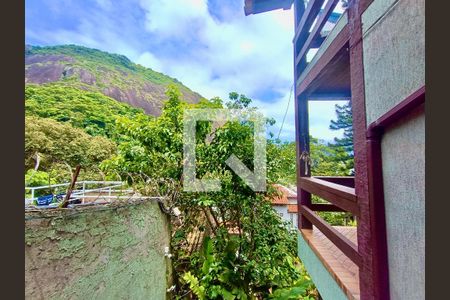 Casa à venda com 1217m², 4 quartos e 4 vagas Casa à venda com 1217m², 4 quartos e 4 vagasEscada