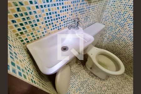 Casa à venda com 1217m², 4 quartos e 4 vagas Casa à venda com 1217m², 4 quartos e 4 vagasBanheiro 2