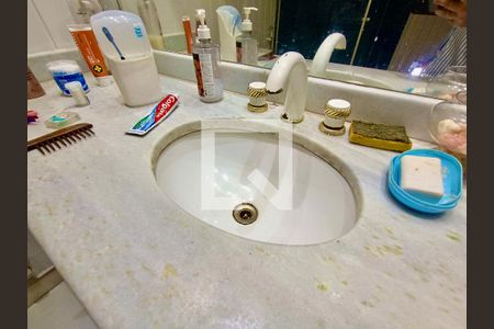 Casa à venda com 1217m², 4 quartos e 4 vagas Casa à venda com 1217m², 4 quartos e 4 vagasBanheiro 4