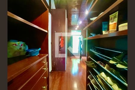 Casa à venda com 1217m², 4 quartos e 4 vagas Casa à venda com 1217m², 4 quartos e 4 vagasBanheiro 3