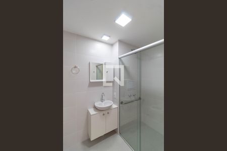 Banheiro de kitnet/studio à venda com 1 quarto, 27m² em Chácara Seis de Outubro, São Paulo