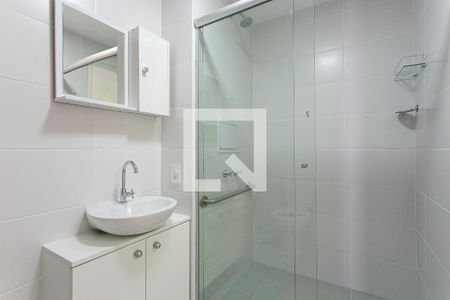 Banheiro de kitnet/studio para alugar com 1 quarto, 27m² em Chácara Seis de Outubro, São Paulo