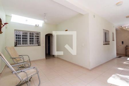 Casa para alugar com 300m², 5 quartos e 3 vagasÁrea dos Fundos