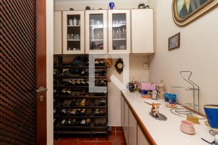 Casa para alugar com 300m², 5 quartos e 3 vagasDespensa / Adega