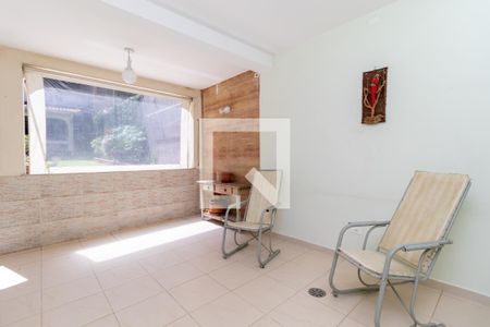 Casa para alugar com 300m², 5 quartos e 3 vagasÁrea dos Fundos