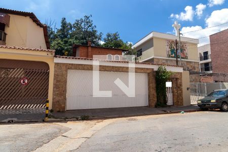 Casa para alugar com 300m², 5 quartos e 3 vagasFachada
