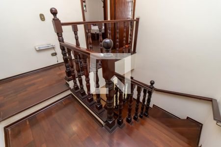 Casa para alugar com 300m², 5 quartos e 3 vagasHall dos Quartos - Escada