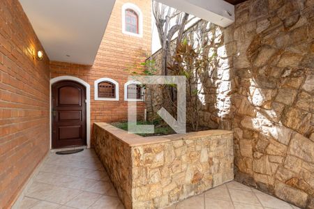 Casa para alugar com 300m², 5 quartos e 3 vagasEntrada